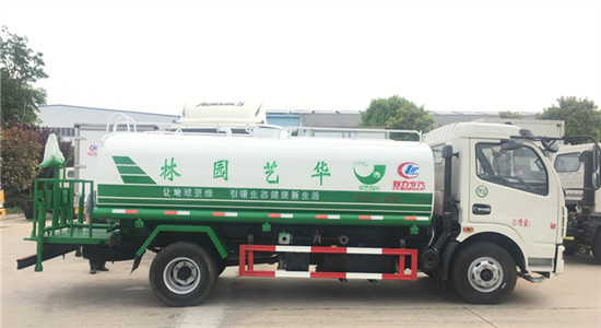 东风多利卡洒水车