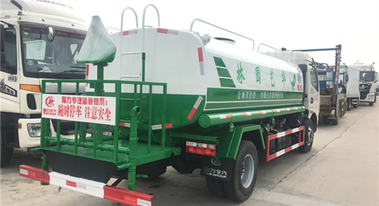 东风多利卡洒水车