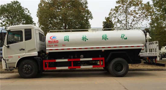 东风天锦洒水车