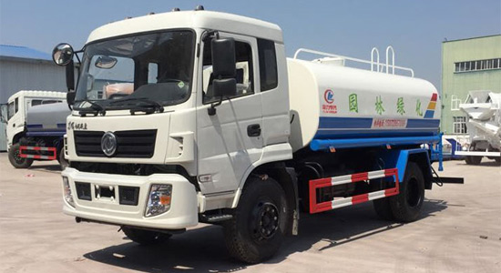 东风153洒水车