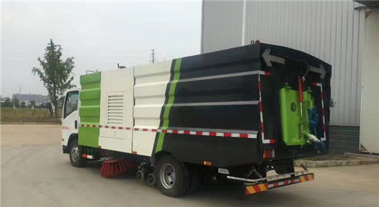 五十铃扫路车