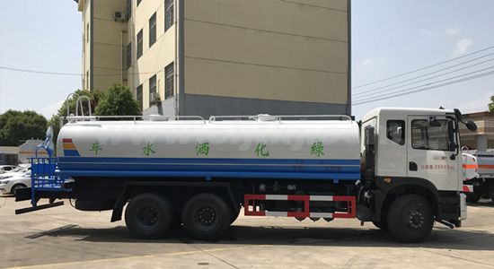 东风T5后双桥20吨洒水车