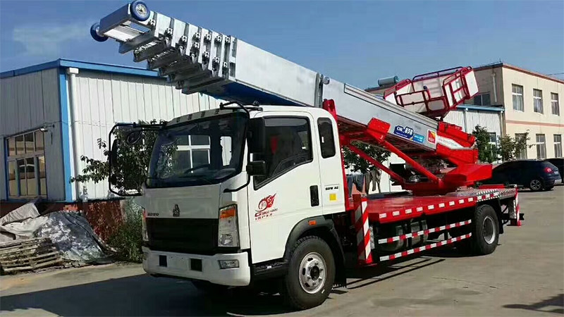 重汽豪沃云梯搬家车