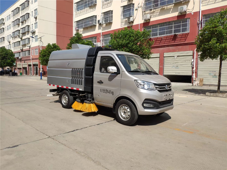 国六长安小型扫路车